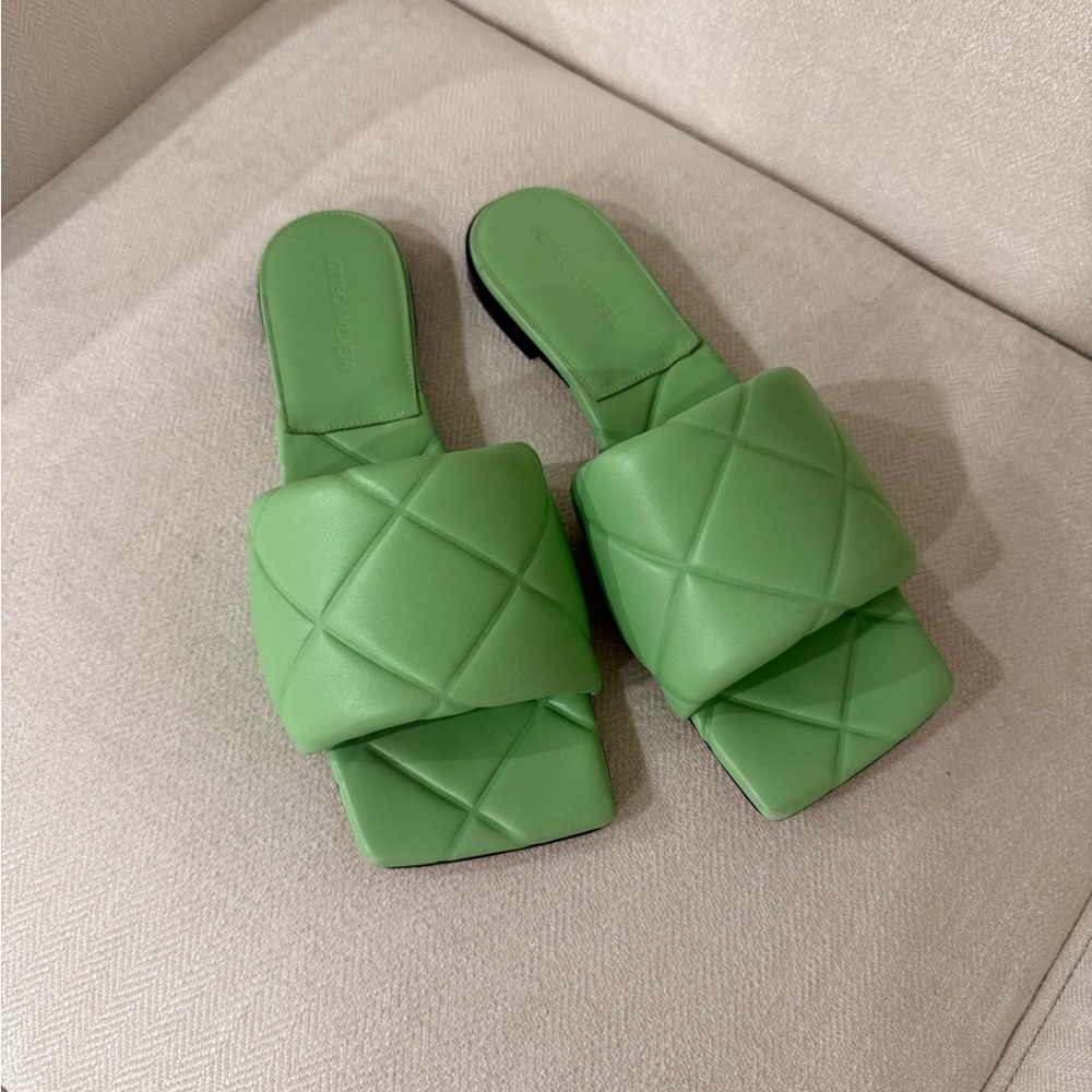 BOTTEGA VENETA
Nappa Quilted Rubber Lido Flat Sandals